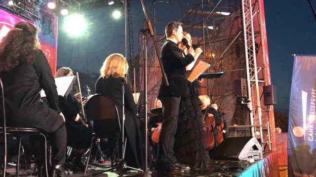 Дню Петербурга - «Музыка Дворцового моста». Начало трансляции музыкального проекта.