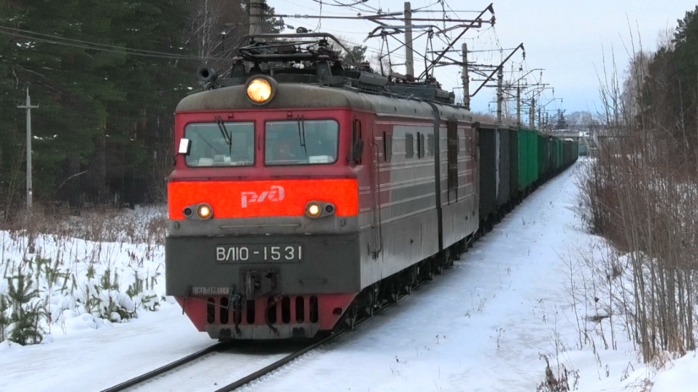 Очень приветливый басистый ВЛ10-1531 с грузовым поездом