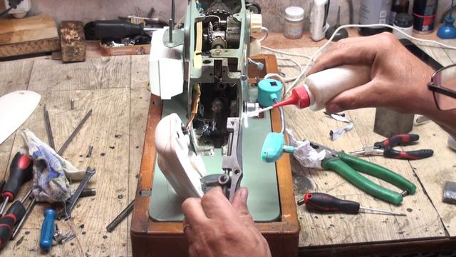 Швейная машина lada 236 .Восстановление после падения......