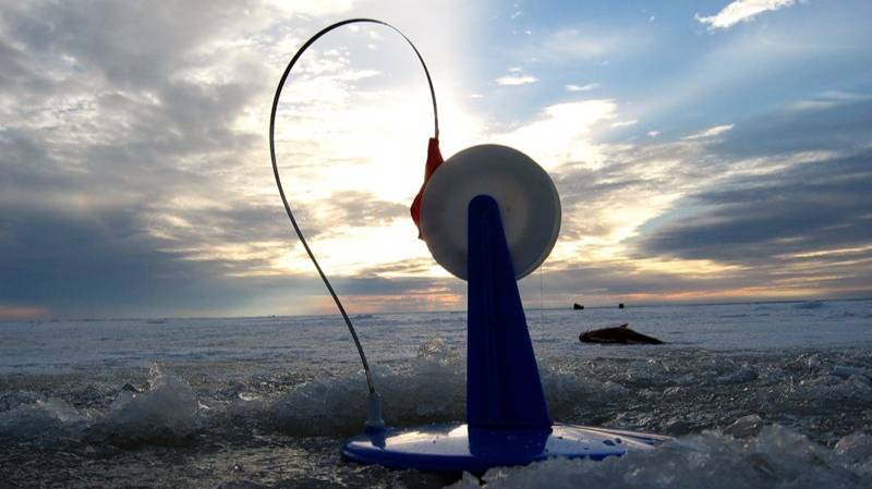 Как оснастить жерлицу и кружок. Как быстро сделать жерлицу.