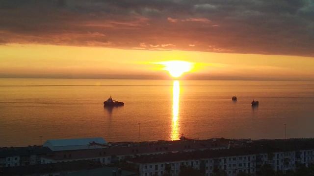 Солнечный закат в городе Холмск 3 июля 2021 года.mp4