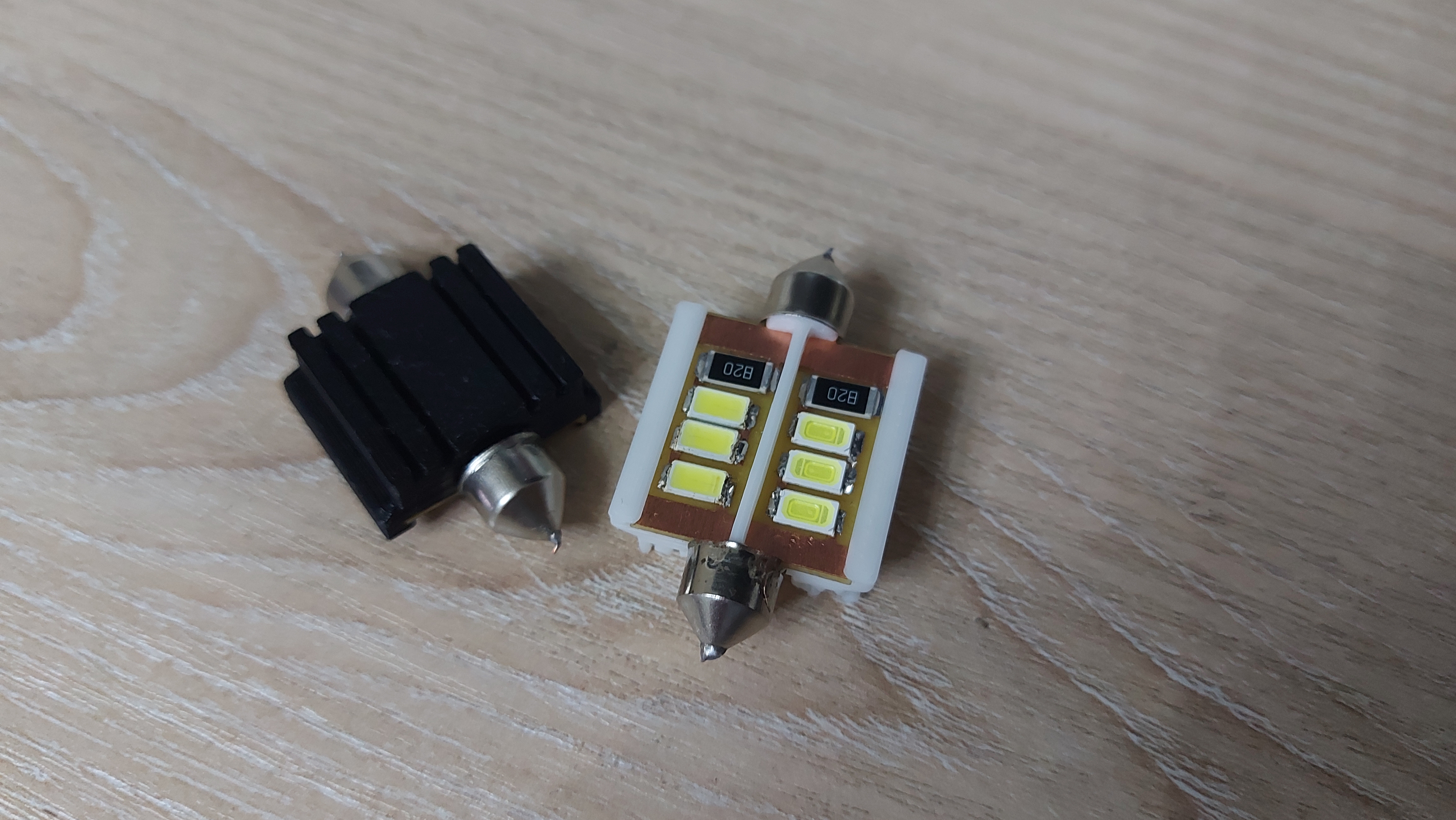 Светодиодная лампочка для освещения салона авто. Цоколь С5 и С10