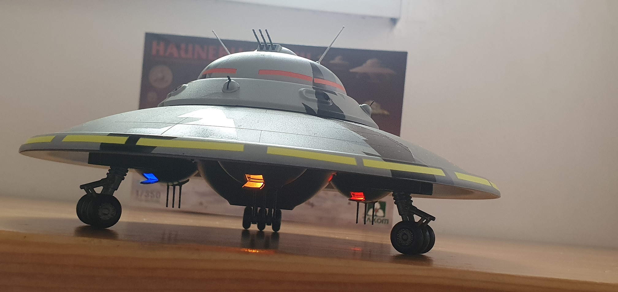 HAUNEBU III "TAKOM" 1/350 ASSEMBLY&PAINTING / Сборка и покраска модели дисколета