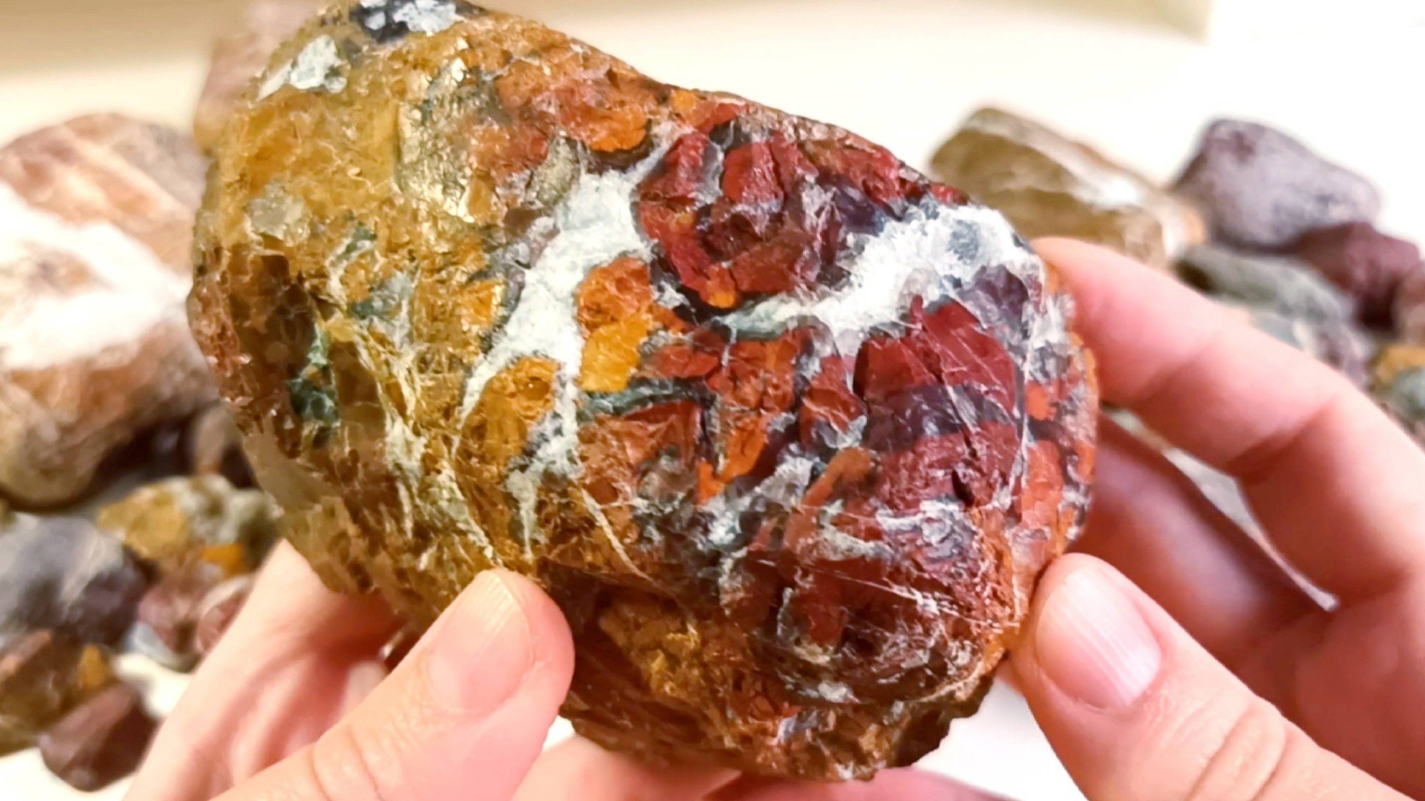 Отличить яшму от яшмоида и кремня. Яшмо-агаты в прозрачном халцедоне