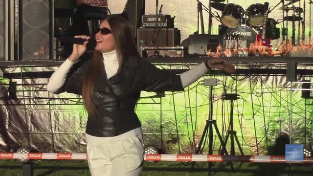 День охотника 2022 года. Фрагменты выступления вокалистки KaLLi.