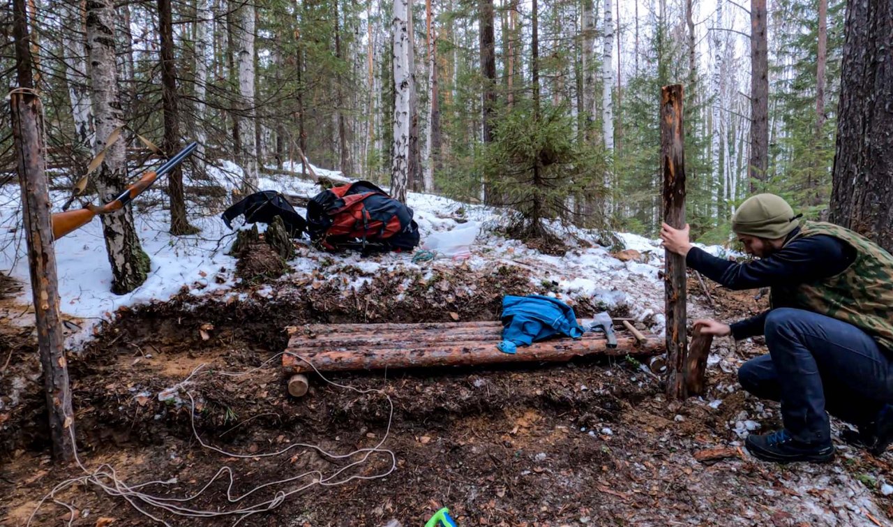 Ушёл жить в лес, строю хижину