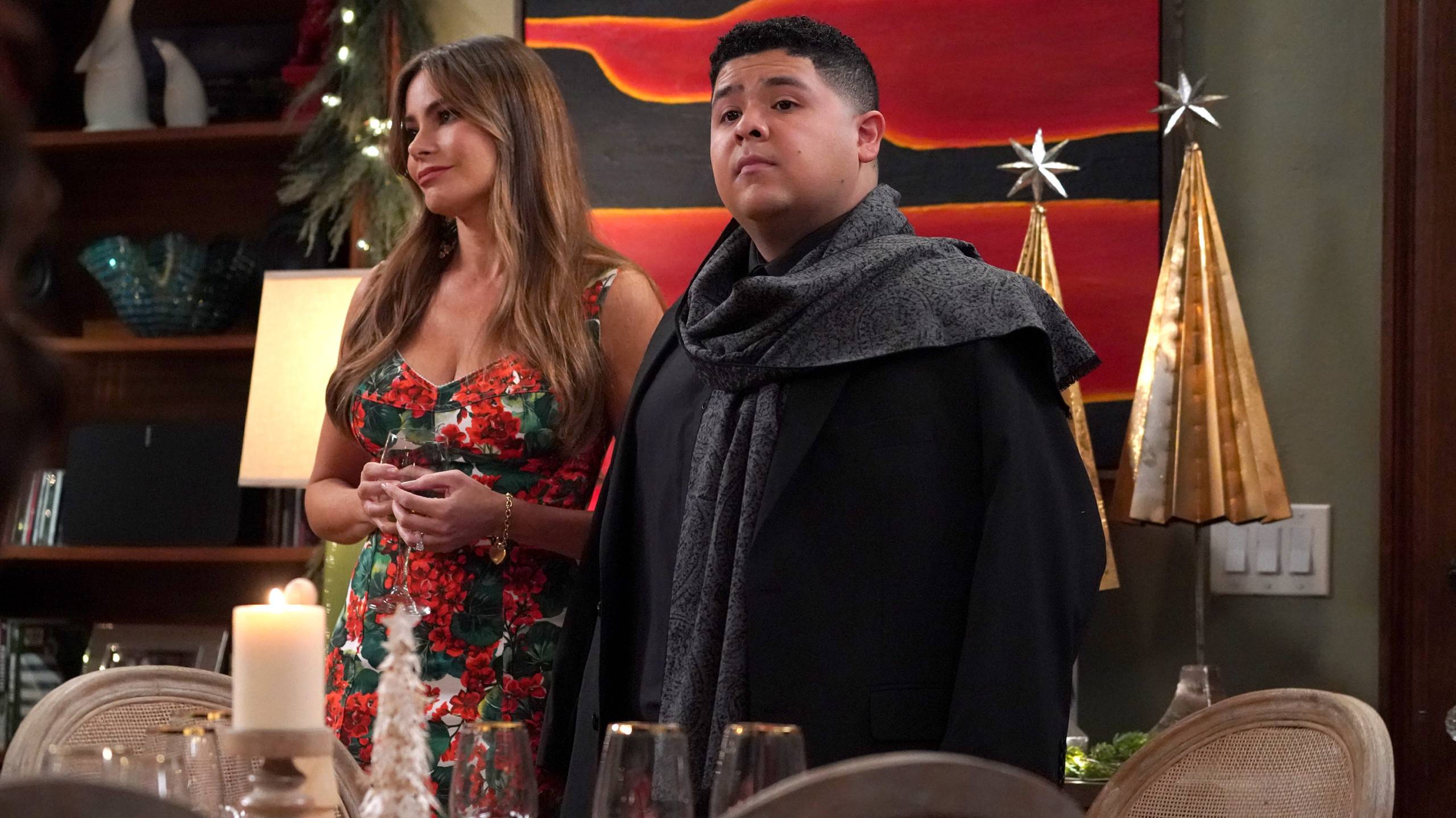 Сериал Американская семейка - 3 сезон 23 серия / Modern Family