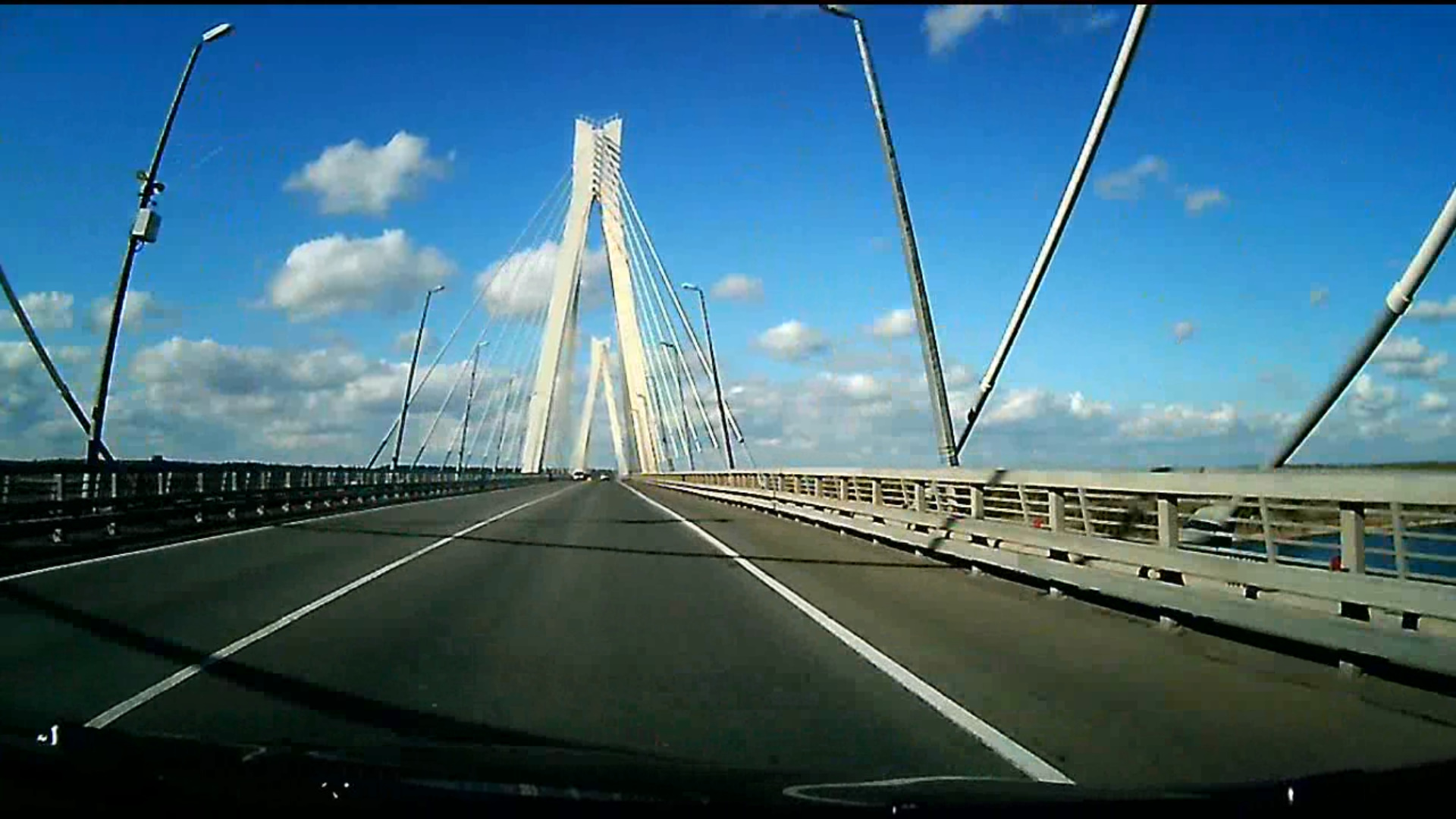 Красивый мост через Оку около Мурома