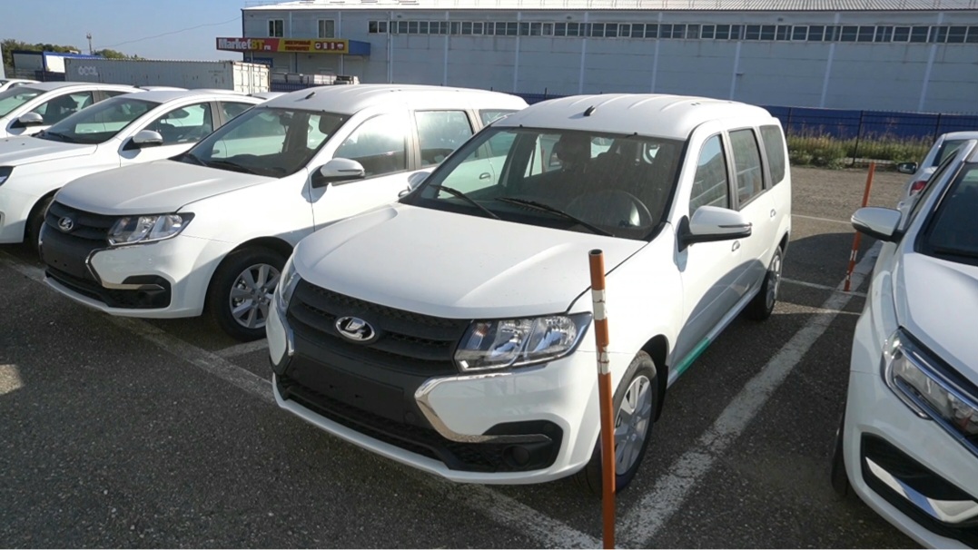 Дилеры избавляются от новых Lada Largus. Таких цен мы больше не увидим