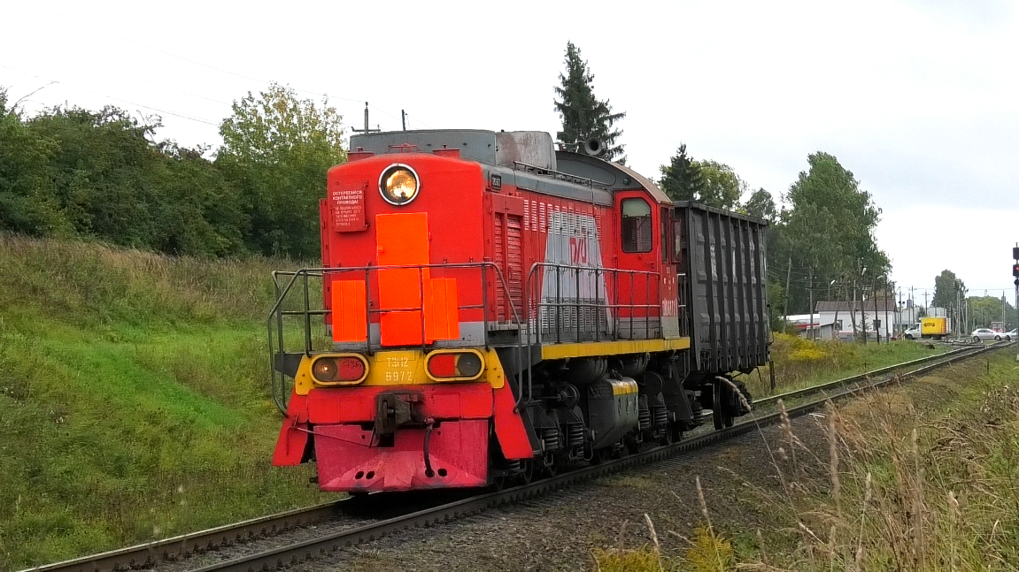 ТЭМ2-6972 с одним полувагоном отправляется со станции Мелихово