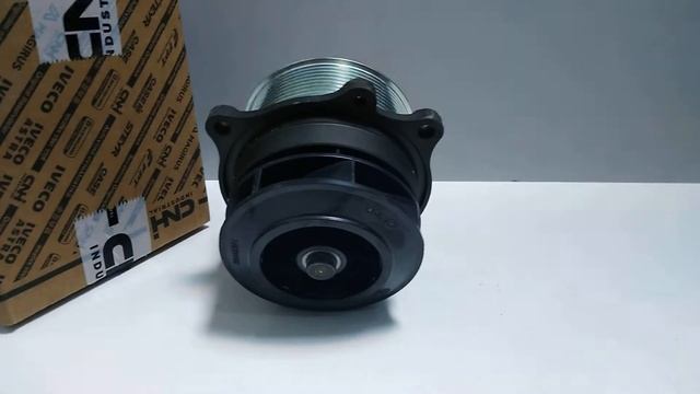 Насос водяной Ивеко Стралис двигатель CURSOR 8 оригинал 5801931331