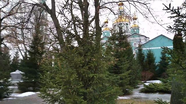 Прогулки по территории храма Святителя Пятирима в Тамбове