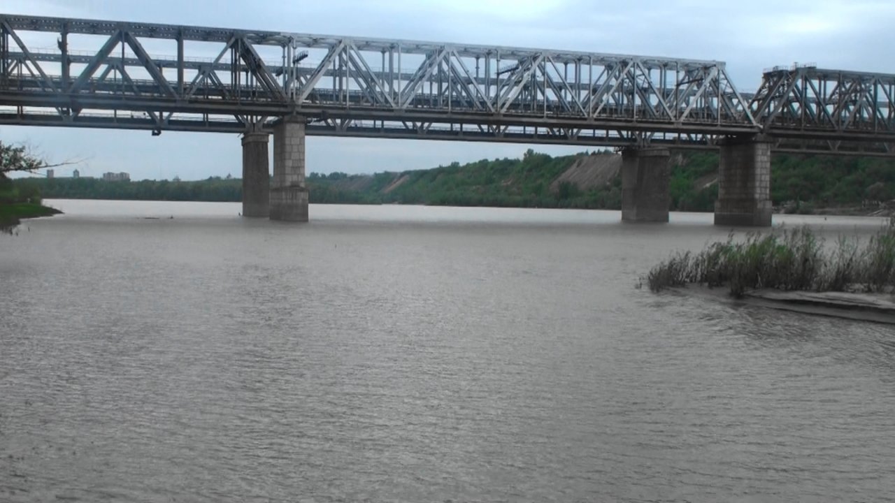 На Оби за  ж_д мостом. г. Барнаул..mp4