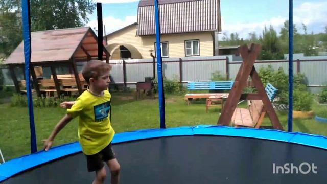 Трюки на батуте 1 часть