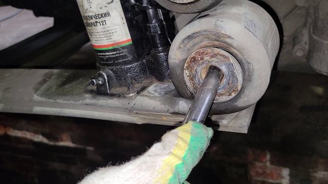 Volvo fh 4  замена сайлентблока рессоры