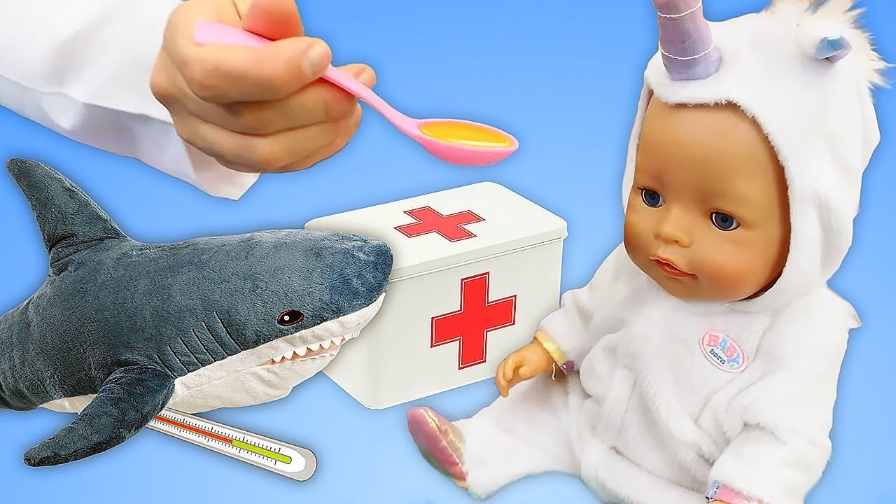 Видео куклы для девочек - Лечим Беби Бон и Акулёнка! - Весёлые игры Доктор с Baby Born и Бэби Шарк