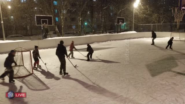 КАК ЗВУЧИТ ЗИМНИЙ ДВОР - МОРОЗ ХОККЕЮ НЕ ПОМЕХА