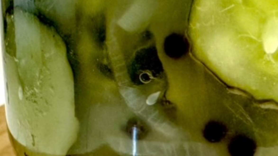 «Нежинский салат»-закуска из огурцов и лука!