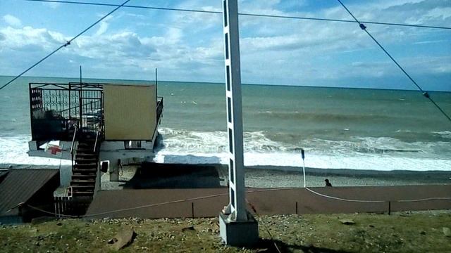 Сочи. Сильный шторм. Вид с электрички. Адлер. Известия.