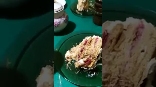 Торт с карамелью и клюквой,очень вкусный !.mp4
