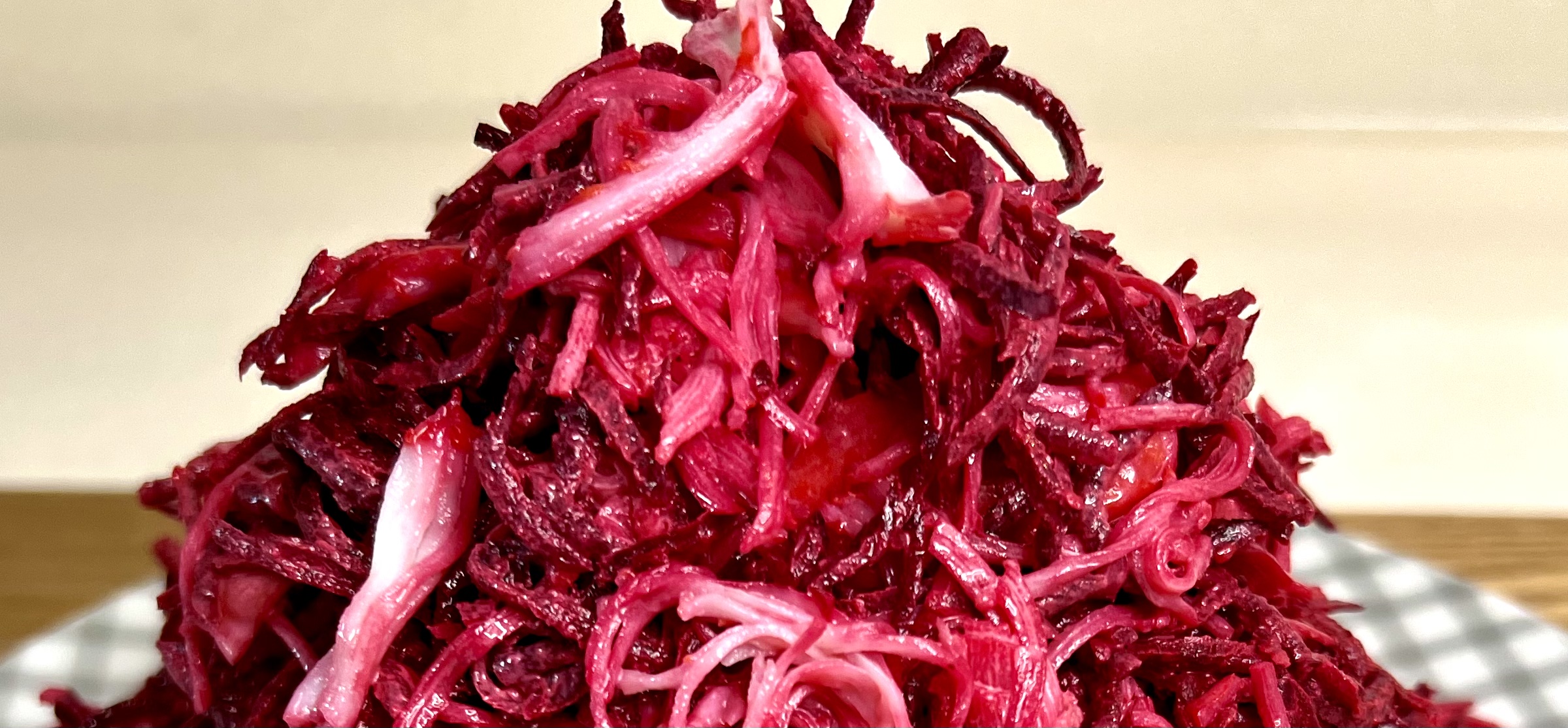 Салат из крабовых палочек и свеклы «Вкусная фантазия»