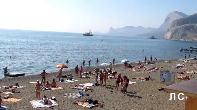 Пляж в Судаке, Крым.