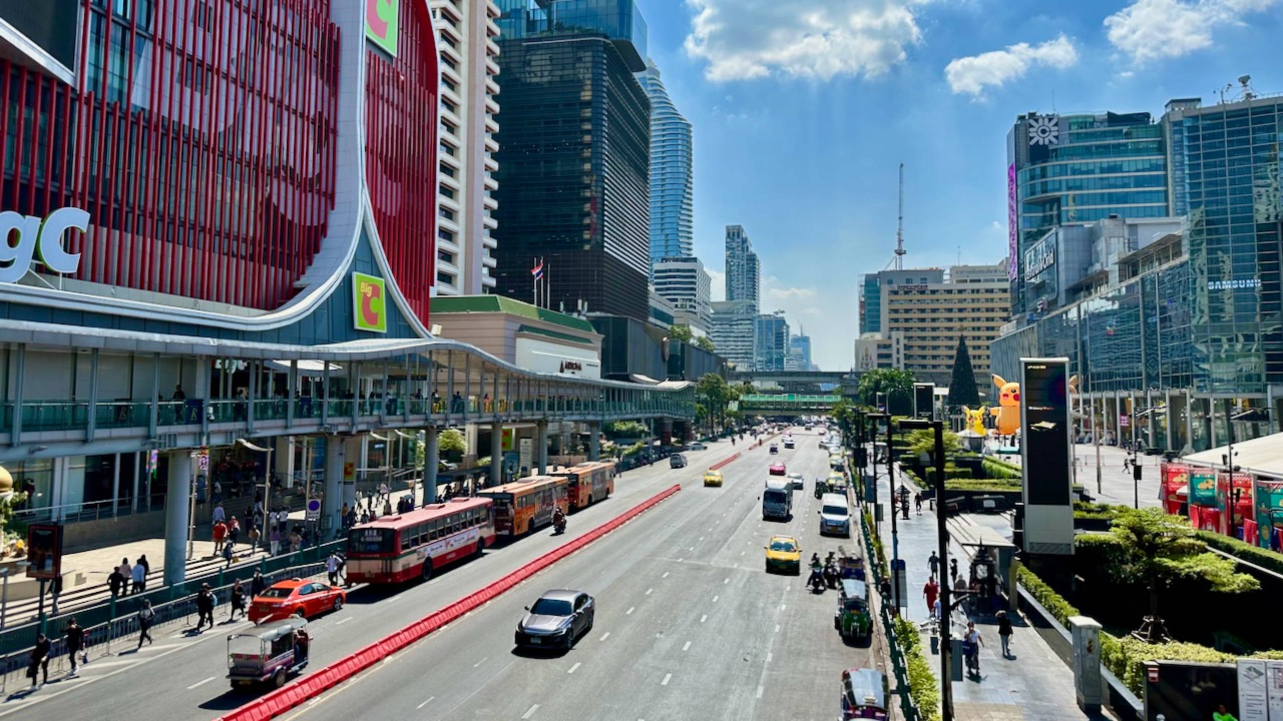 Посмотрим, как выглядит Бангкок с земли и воды