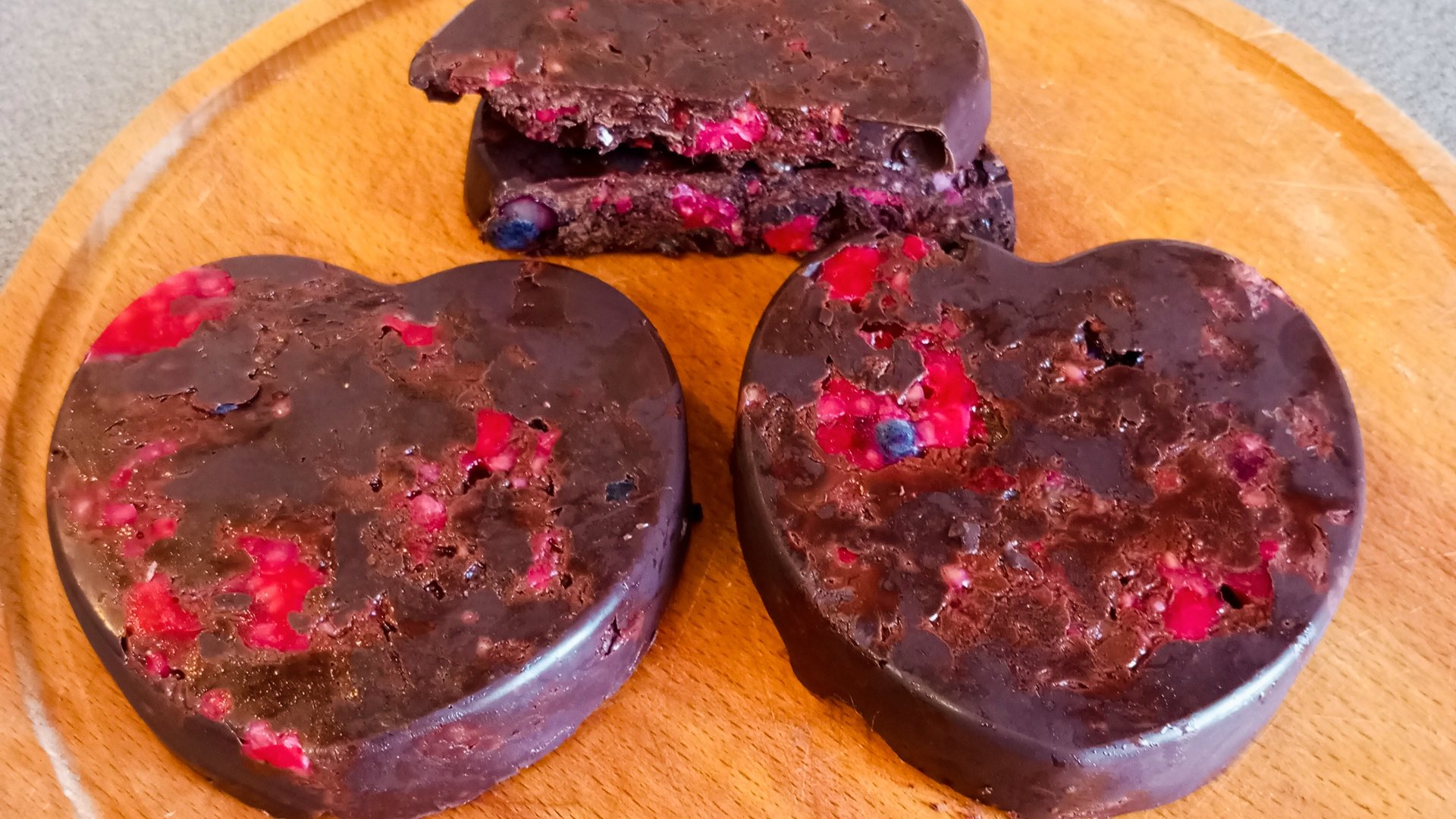Шоколад с ягодами/домашний шоколад за две минуты