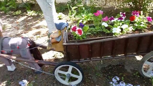 Прогуляемся по саду наших друзей.