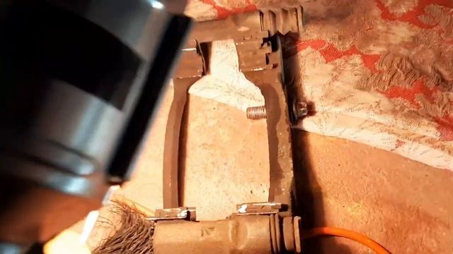 Замена тормозных дисков и колодок на Peugeot 408