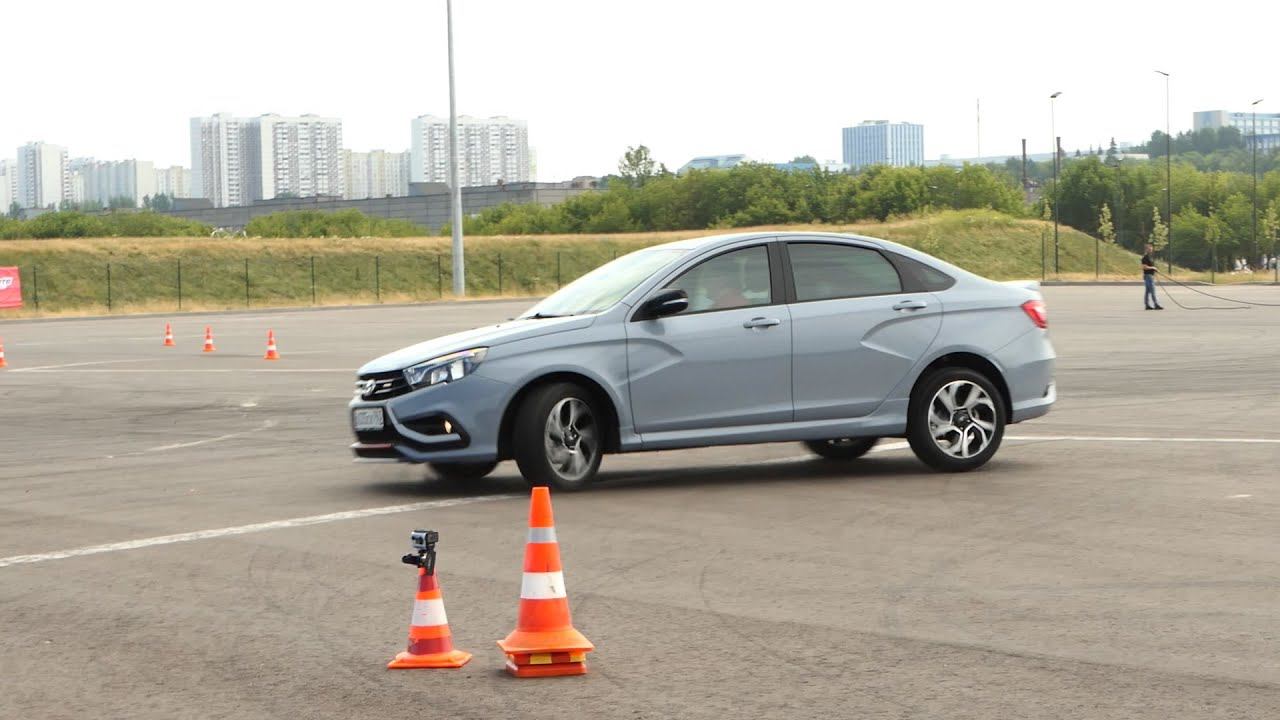 Пытаемся перевернуть Весту, как ВАИ. Lada Vesta и полицейский разворот | Новости с колёс №350