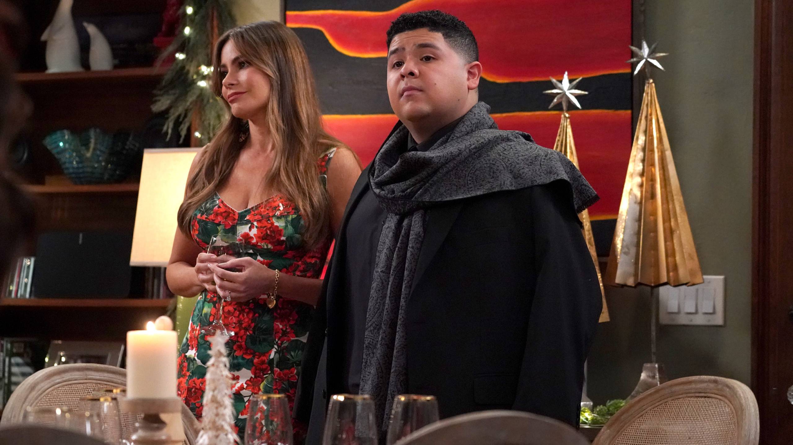 Сериал Американская семейка - 3 сезон 18 серия / Modern Family