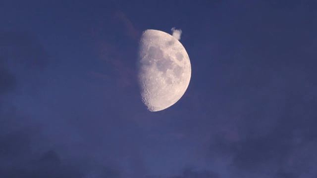 Скорее!!! Что то упало на Луну