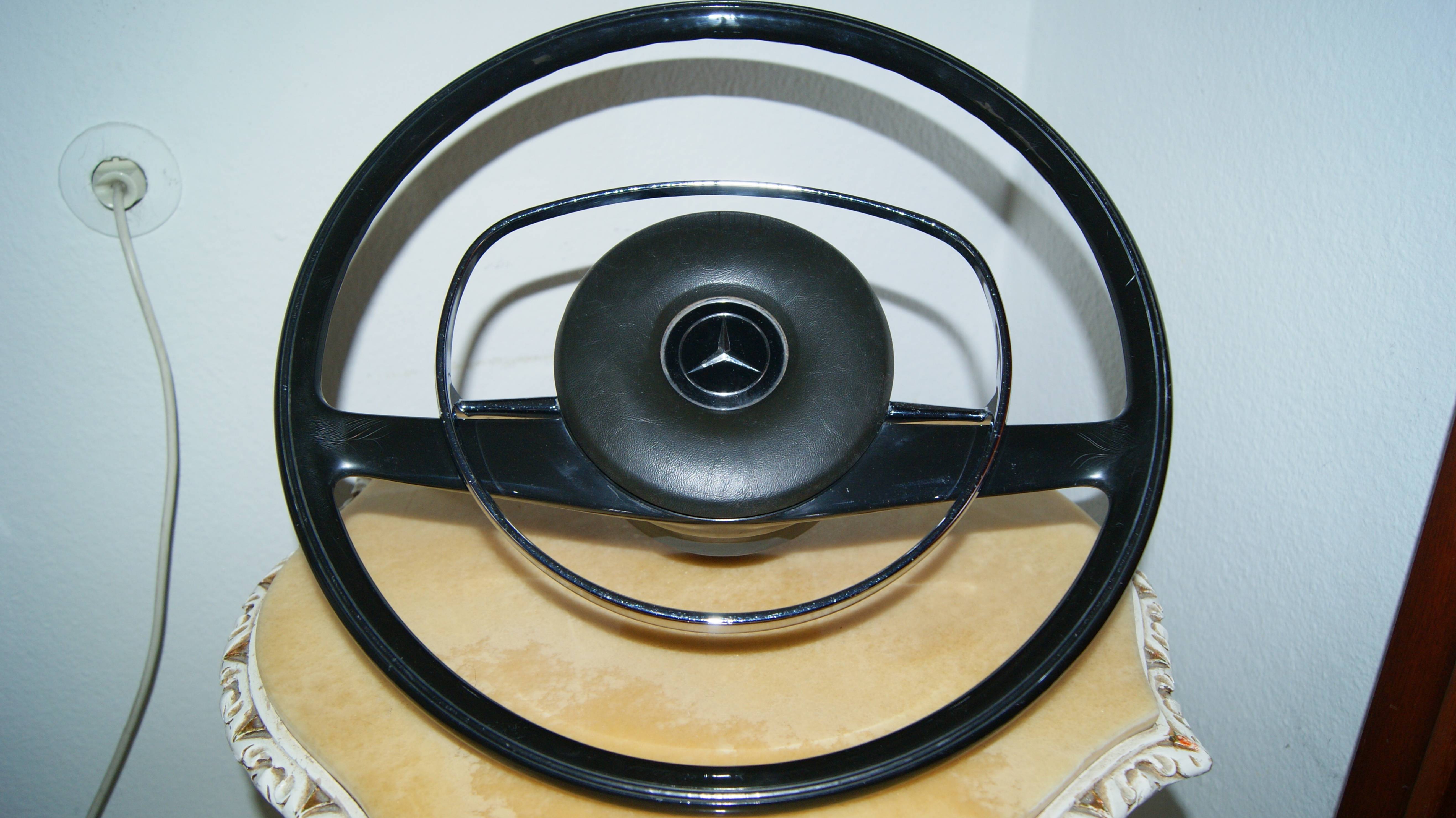 Руль мерседес бакелит W123 W110 W111 W114 W115