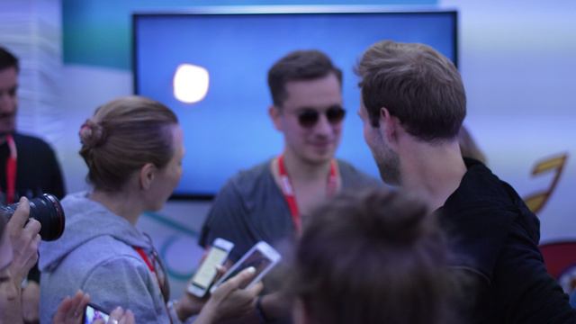 Кураж Бомбей . Переводчик. AFP