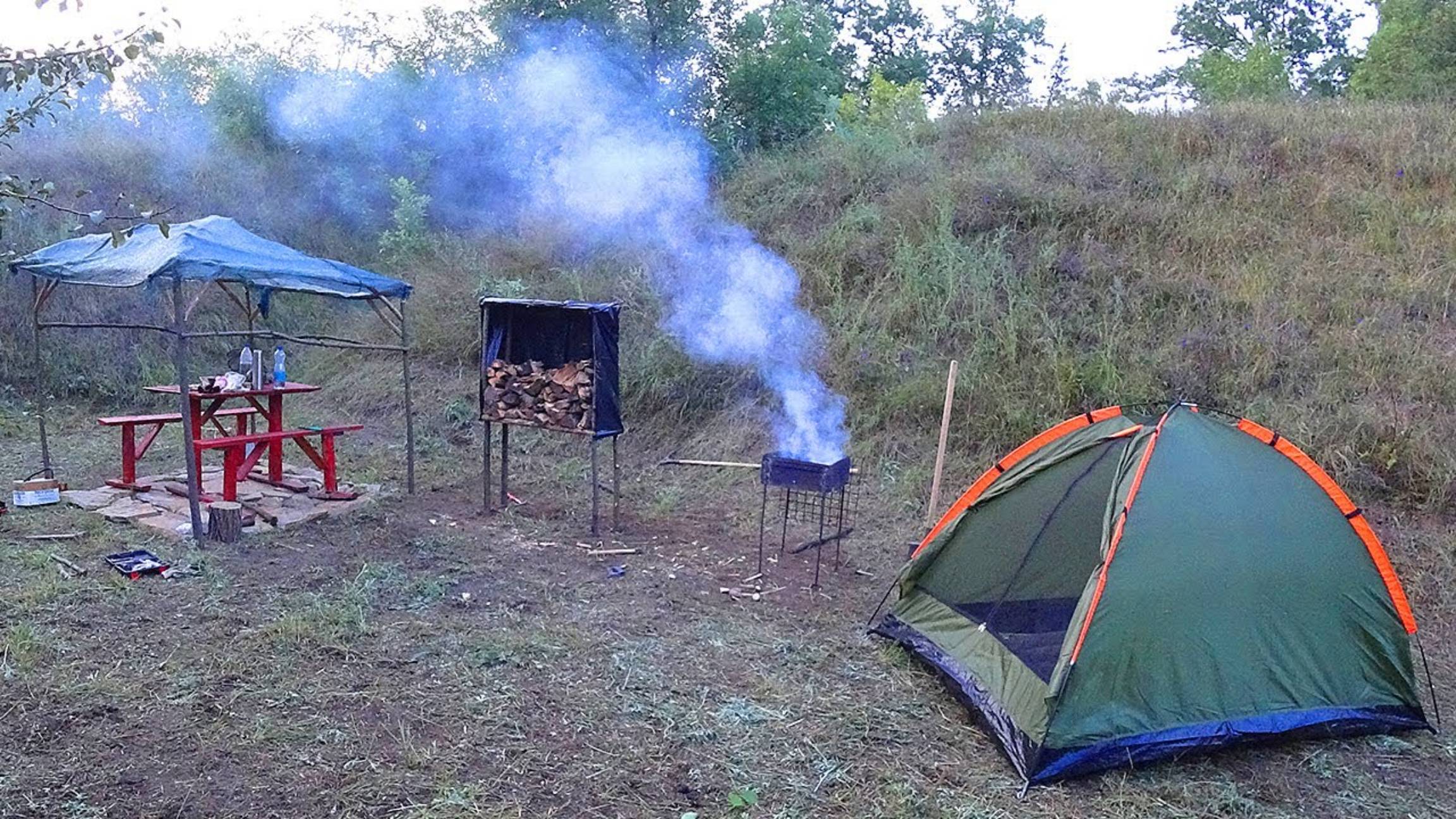 Строю Хижину 6 часть. 2020. 24 часа на Хижине. Бетонирую мангал.  Строю дровницу. Волкмикс.