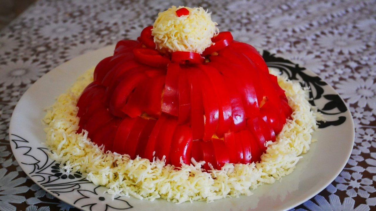 Салат КРАСНАЯ ШАПОЧКА или ШАПКА ДЕДА МОРОЗА. Салат на НОВОГОДНИЙ СТОЛ !!!