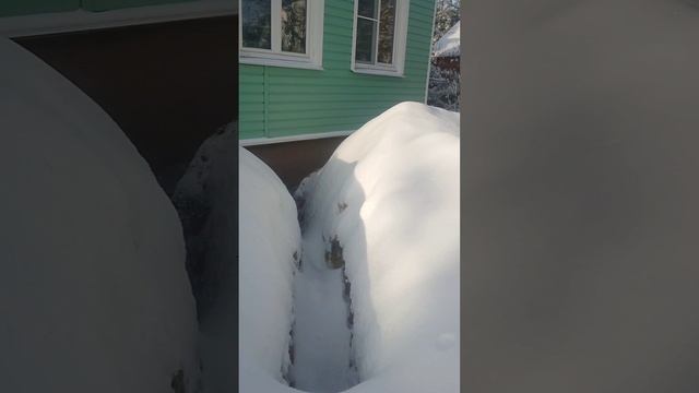 Радуюсь, что не нужно выкладывать снег из траешеи