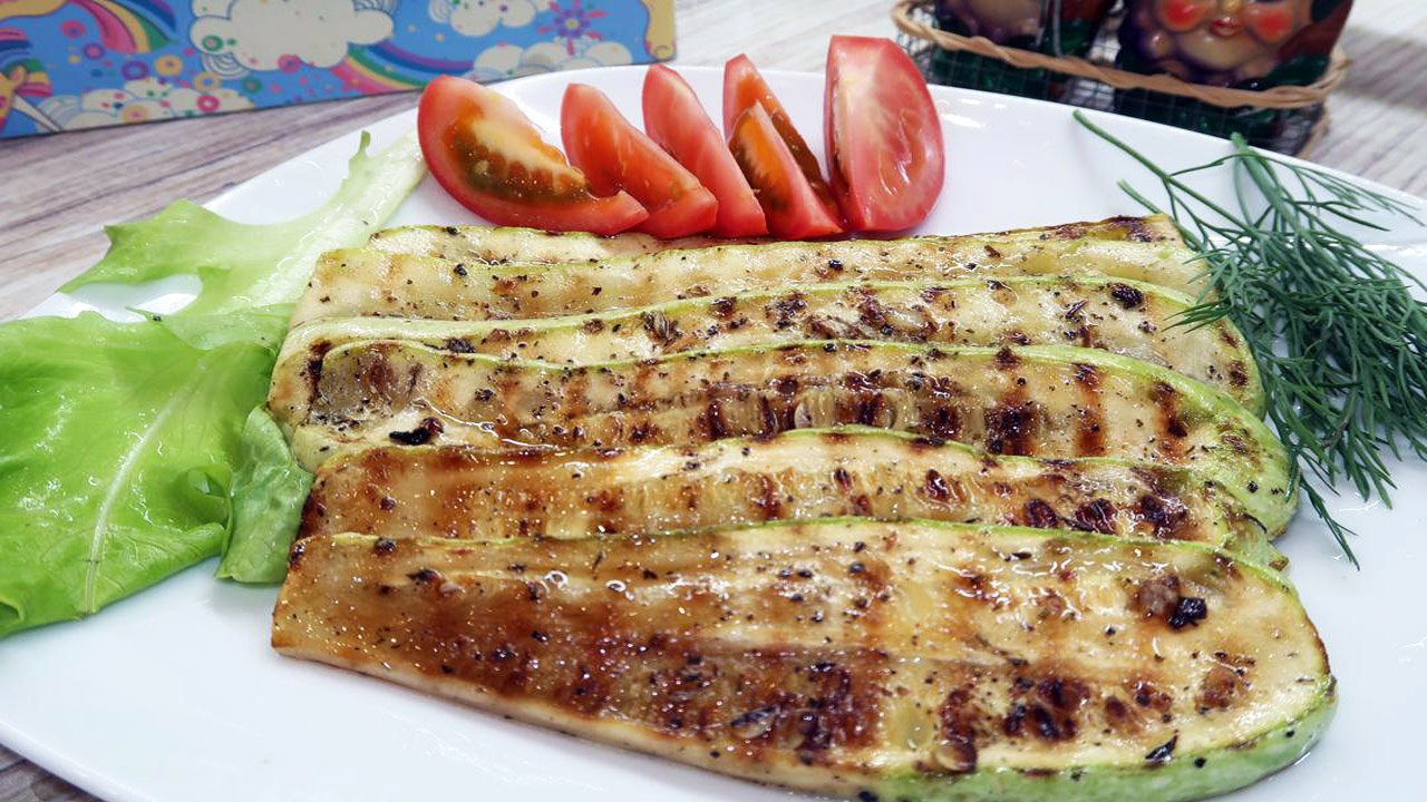 Вкусные кабачки на сковороде. Кабачки тушеные с фаршем