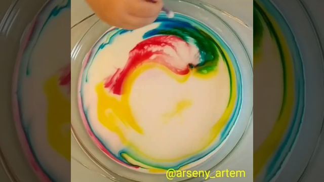 ЦВЕТНОЕ МОЛОКО. Рисование с детьми на молоке. Чем занять ребенка дома