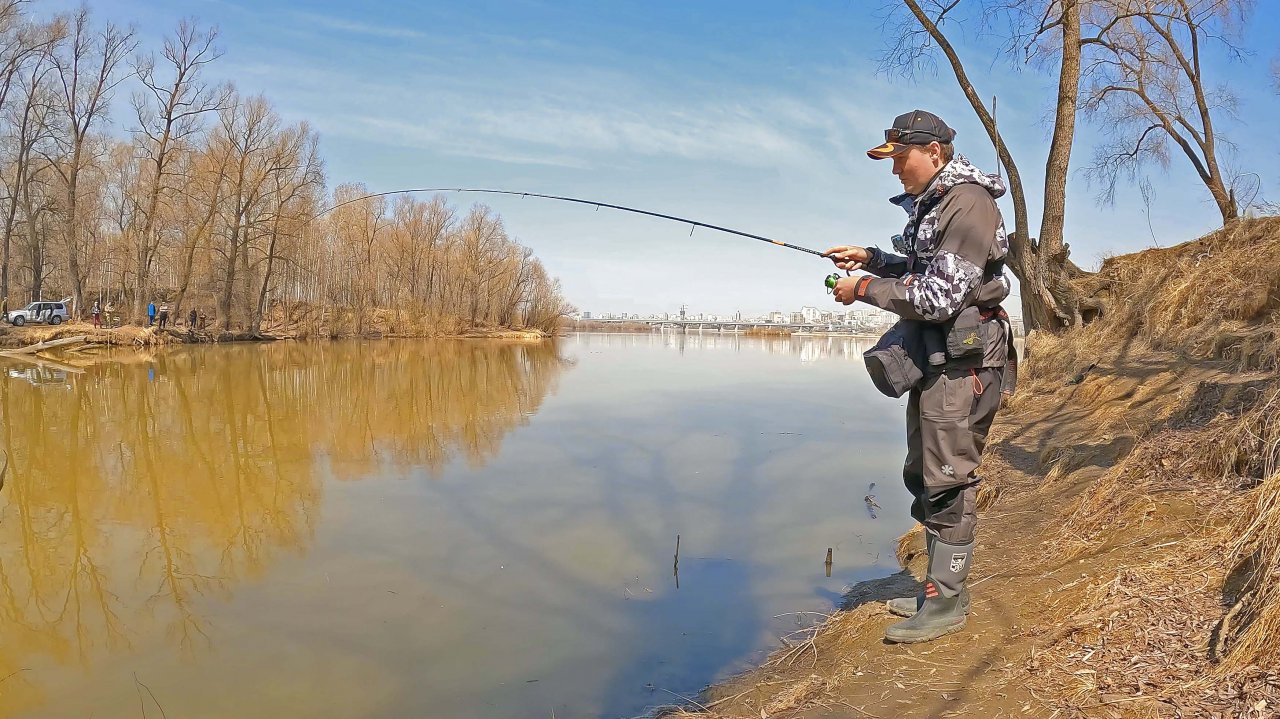 Рыбалка 2022 на спиннинг в Устье малой речки. Ловля окуня весной на Микроджиг
