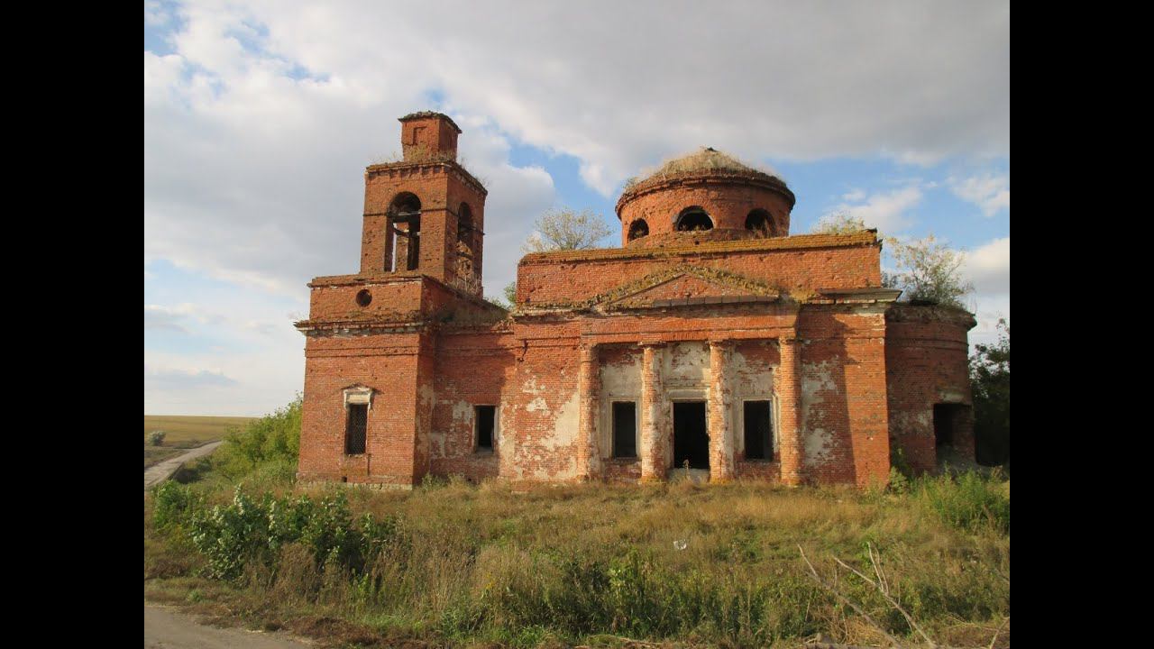 Заброшенный Космодамиановский храм в селе Байка.