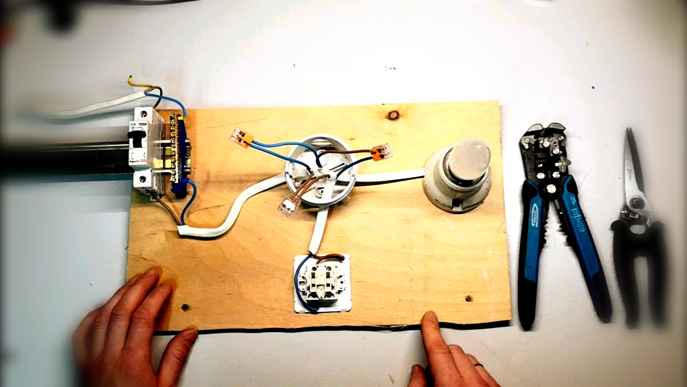 Электрика простым языком для начинающих. Подключение освещения через выключатель.