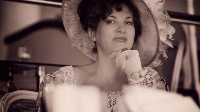 "КОГДА НА НЕГО ТЫ ГЛЯДИШЬ"... (Фото Виктора Перякина (М) -Поёт Георгий Виноградов)