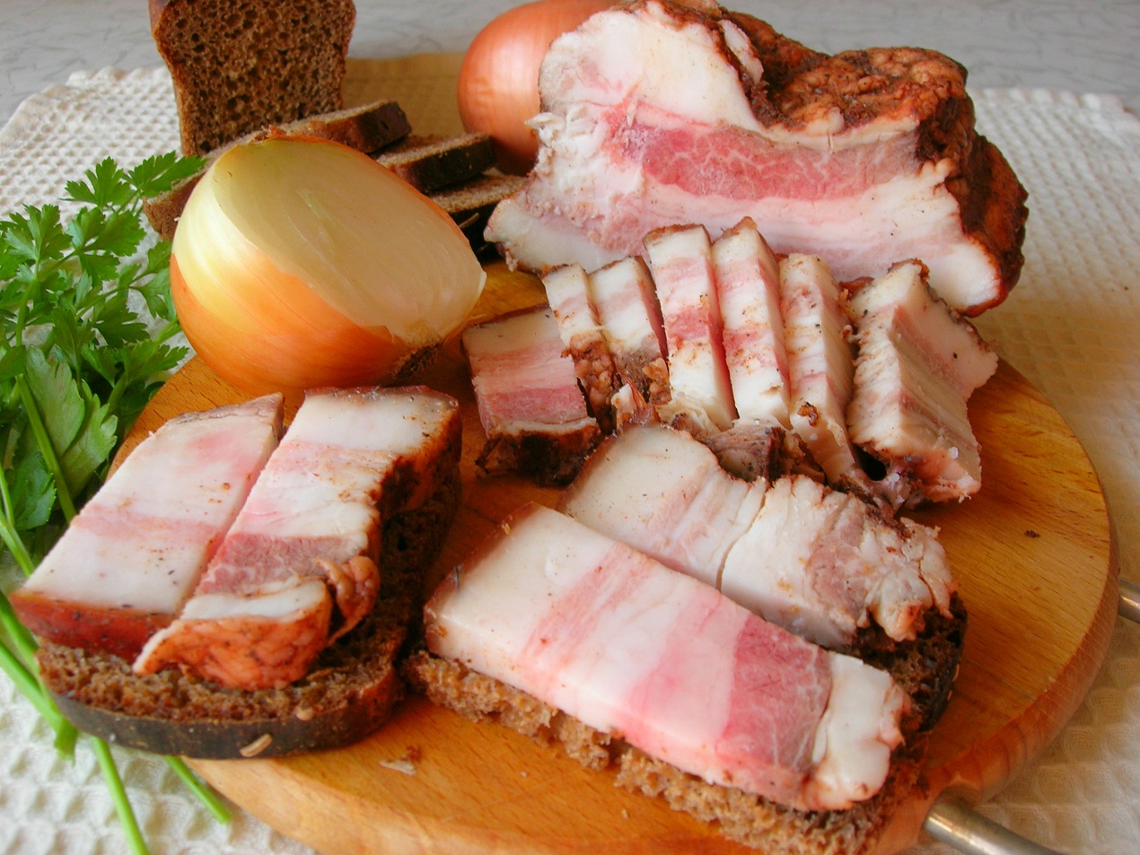 САЛО ГОРЯЧЕГО ЗАСОЛА. [ФОТО ПОДЕЛОК РУЧНОЙ РАБОТЫ].