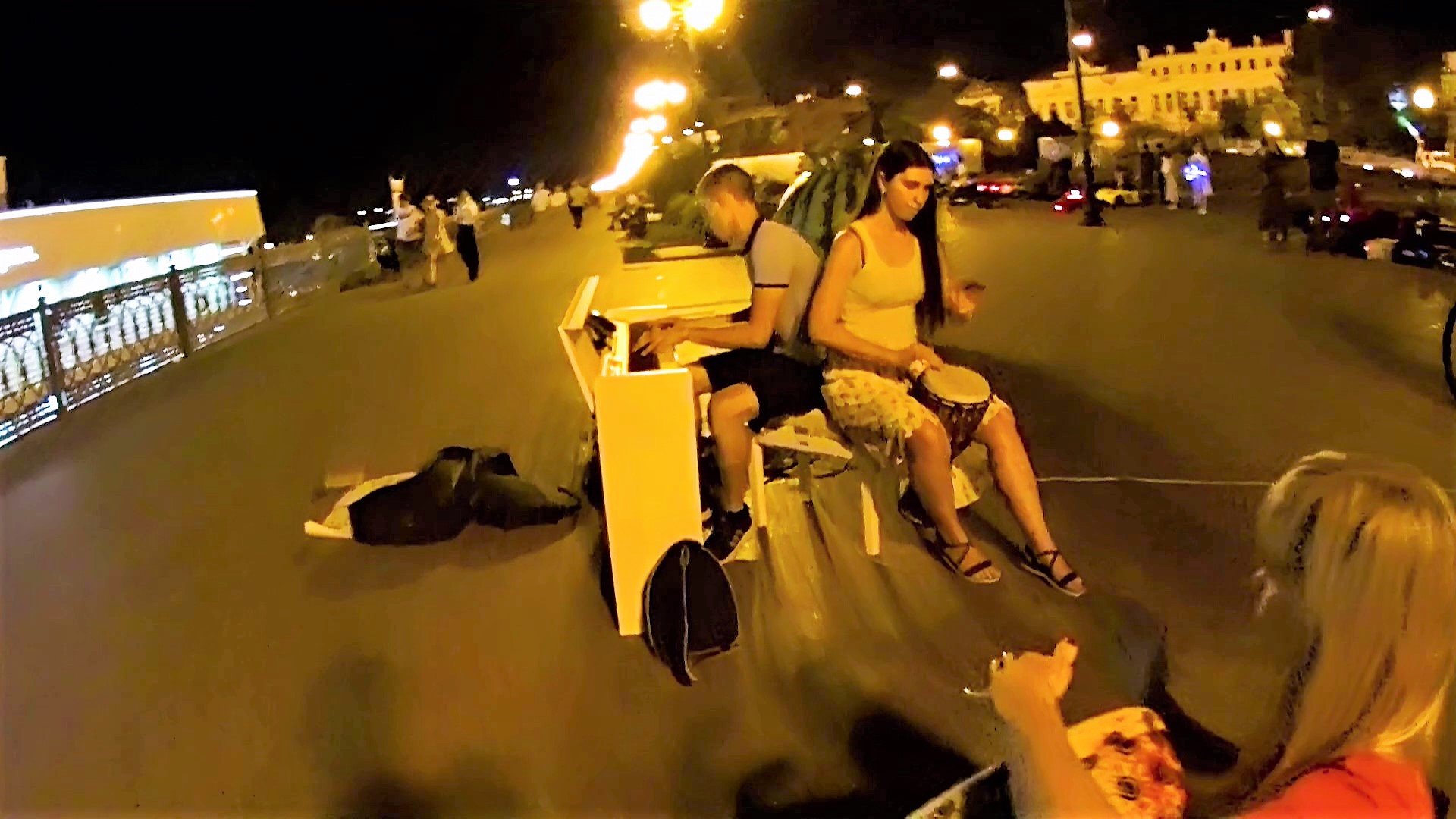 Красивая музыка Yiruma - River Flows in You в исполнении уличных музыкантов Астрахани