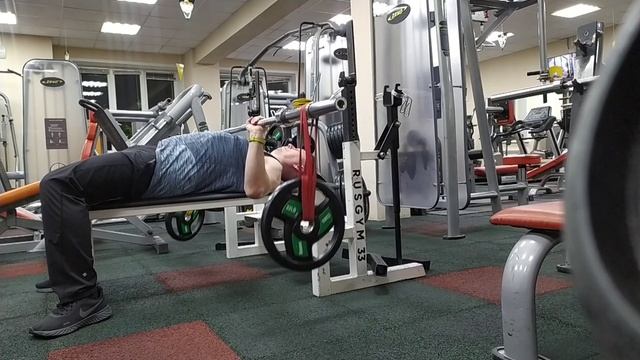 Стремись к новым вершинам в жиме штанги лежа