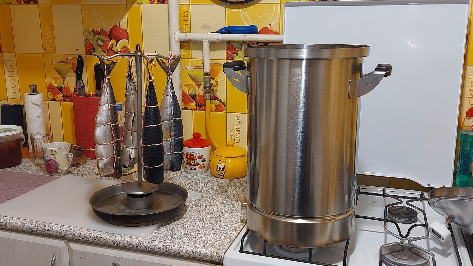 Как коптить рыбу в квартире? Скумбрия горячего копчения в коптильне Ханхи