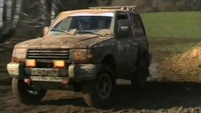 "С третьего круга начались проблемы, на пятом мы сломали все остальное, капот оторвали...".