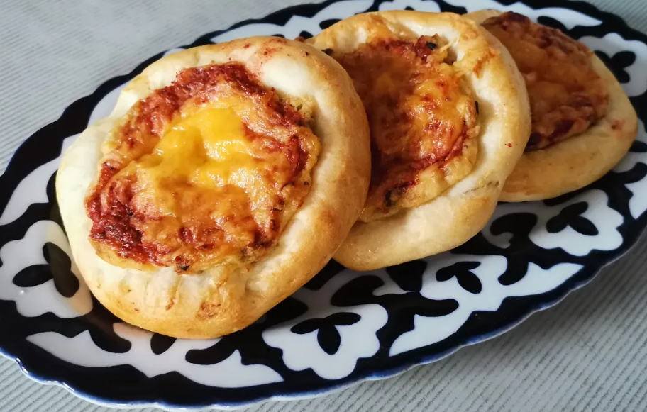 КАРТОФЕЛЬНЫЕ ВАТРУШКИ! Ватрушки с картофельным пюре, колбасой и грибами! Выпечка из дрожжевого теста